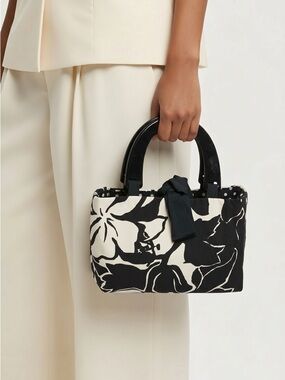 NWOT Never used! 
Beautiful bag 
Black/white design 
Black wooden handles.